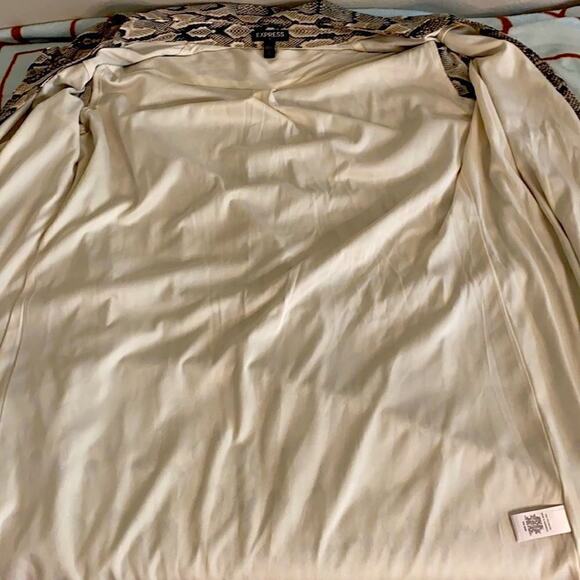 Express Woman’s Snake Print Dress with Belt. Size S - Picture 5 of 16